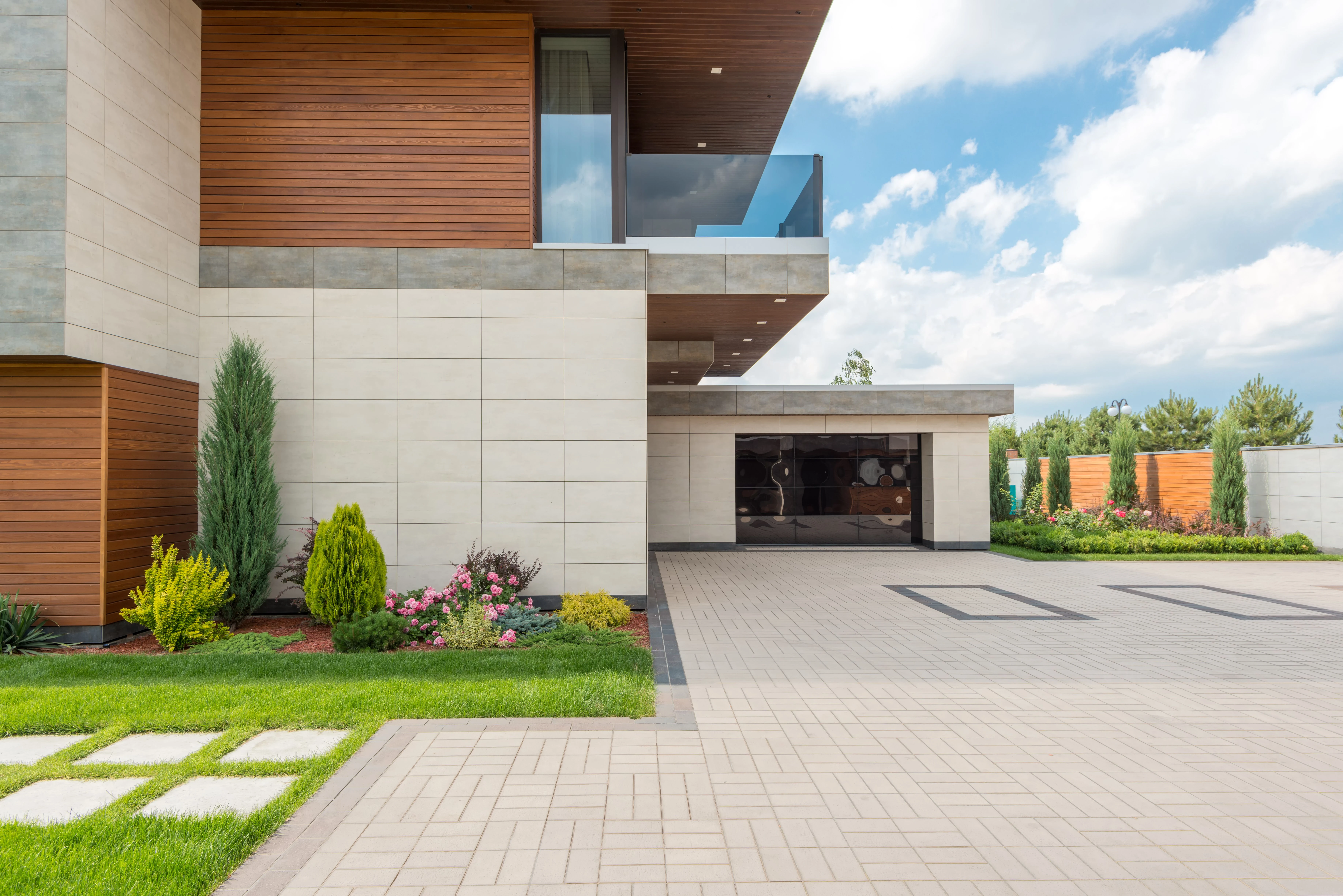Residential garage door in Freeland